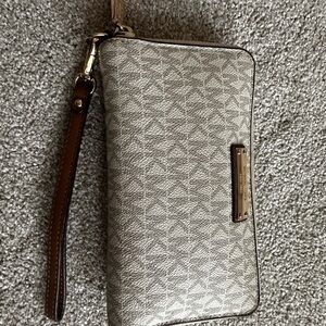 Michael kors wallet